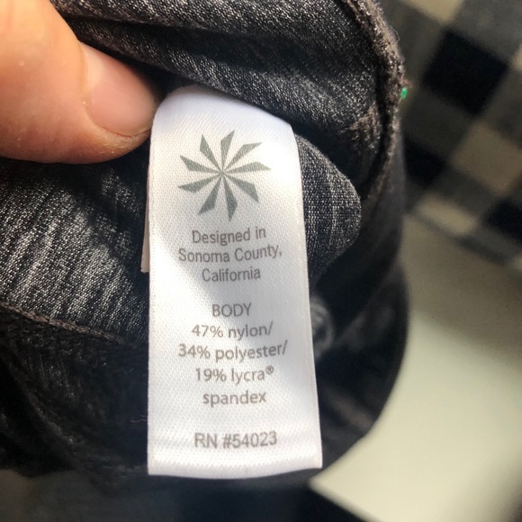 Athleta Mind Over Mat Criss Cross capri legging - Picture 7 of 8